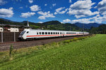 Der EC 216 (Graz Hbf - Saarbrücken Hbf) fährt mit dem Steuerwagen voraus, an der Ortschaft Pfarrwerfen vorüber.