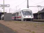 Ein IC nach HH-Altona steht kurz vor seiner Abfahrt aus dem Bahnhof Herford.