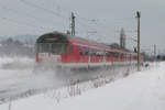 28. Dezember 2010, RB 37618 Bamberg - Saalfeld verlässt mit gehöriger Verspätung den Haltepunkt Küps.