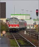 Der Eifel-Mosel-Express kommt am 11.10.08 aus Kln und fhrt in den Bahnhof von Euskirchen ein, um nach kurzem Halt seine Reise nach Trier fortzusetzen. (Jeanny) 