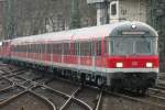 Der Fuballsonderzug nach Aachen West wird am 01.03.2010 mit 111 128 in Dsseldorf HBF Bereitgestellt