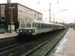 111 012-1 mit RB 42 Haard-Bahn 12244 Mnster-Essen auf Recklinghausen Hauptbahnhof am 18-10-2000.