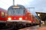 Ein ziemlich sauberer Karlsruher Steuerwagen einer RegionalBahn-Garnitur im Pendel zwischen Aalen und Donauwrth, hier am Abend des 18.09.07 auf Gleis 1 des Aalener Bahnhofs fotografiert.