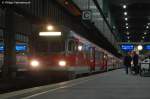 Ein Karlsruher Steuerwagen des RE 19959 nach Nrnberg Hbf, aufgenommen am Abend des 30.11.07 an Gleis 14 des Stuttgarter Hbfs.