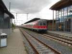 RB 21325 bei der Ausfahrt aus Bad Oldesloe. Vorne zieht eine 218.