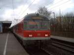 Ein Steuerwagen Bauart Karlruhe im Bahnhof Elmshorn.