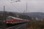 111 117 mit dem RE 13 nach Hamm(Westf) Hbf bei der Durchfahrt in Wuppertal Vohwinkel am 30.11.2008