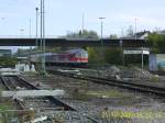 Die letzte orientrote 218 schiebt am 21.10.2008 RB 13966 aus dem Hauptbahnhof von Kirchheim/Teck in Richtung Wendlingen.