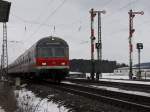 Ein RE am 23.02.2009 bei der Einfahrt in den Bahnhof Hirschaid.