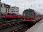 Die 110 223 abgestellt und eine RB am 14.03.2009 bei der Einfahrt in den Regensburger Hbf.