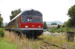 Ein original Silberling-Steuerwagen mit Faltbalg, welcher zur besseren Belftung geffnet ist, ist am 30.6.2009 in die 218-bespannte RB 13958 eingereiht.