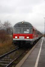 Um noch ein halbwegs ordentliches Bild des Steuerwagens der RB 13958 anzufertigen, verkniff ich mir meine Trnen noch bis der fr mich vorerst letzte lokbespannte Zug der Teckbahn den Bahnhof Dettingen verlassen hatte. Als Aufnahmedatum notierte ich den 11.12.2009.