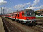 Eine n-Wagen Garnitur am 26.08.2008  bei der Bereitstellung im Regensburger Hbf.