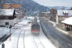 Dieser Karlsruher Steuerwagen, welcher am 20.2.2010 das Ende des Lr 75774 (MKP - MLI) bildete, wirbelte bei der Durchfahrt von Immenstadt ordentlich Schnee auf.