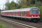 Die 111 012 schiebt einen Fuballsonderzug durch Angermund am 16.04.2010