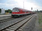 22.6.2010 17:12 Karlsruher Steuerwagen am Ende des RE 16 aus Leipzig nach Hof (Saale) sowie 3 n-Wagen werden von Baureihe 218 333-3 aus Plauen (Vogtland) Oberer Bahnhof gezogen.