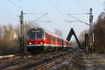 Ein n-Wagen Park mit 111 146 fuhr am 28.11.2010 ber die Ruhrbrcke bei Dren.