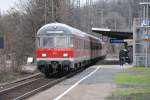 Sieht man immer seltener. Ein Karlsruher Steuerwagen. Hinten schiebt 110 493-4. Aufgenommen am 15/01/2011 in Kln-West.