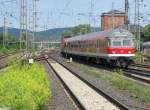 11:13 Ein Karlsruher Steuerwagen am Ende einer RB nach Saalfeld (Saale) wird von Baureihe 143 938-9 aus dem Bahnhof Bamberg gezogen.