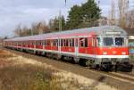 Die 111 111 rennt mit dem RE1 Zusatzzug von Dsseldorf nach Dortmund durch Angermund am 17.12.2011