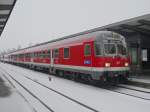 Ein Bnrdzf 463 wartet am 11.2.2012 in Kempten HBF auf die Abfahrt nach Mnchen.