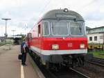 RB 32167 von Plattling nach Passau bei ihrem zweiten Halt in Vilshofen Hbf am 23.06.2006.