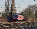 Ein RE8 Verstrkerzug kommt Karlsruher-Steuerwagen voraus aus dem Abzweig von Odenkirchen in den Rheydter Hbf eingefahren, der Zug hat Kaldenkirchen als Ziel. 26.3.2013