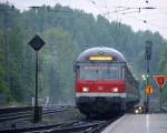 Ein Nachschuss vom RE4 Verstärkerzug von Düsseldorf-Hbf-Aachen-Hbf und  Vorne fährt die 111 120-2 DB kommt aus Richtung Neuss,Mönchengladbach,Herzogenrath und hilt in Kohlscheid und fährt in Richtung Richterich,Laurensberg,Aachen-West.
Bei Regenwolken am Abend vom 6.5.2014.