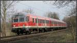 Schon ein wenig in die Jahre gekommen,dieser Karlsruher Steuerwagen mit Verstärkerzug (RE4).Hier zu sehen auf der Kbs 485 bei Rimburg unweit von Übach-Palenberg im April 2015.