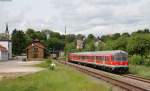 RE 22304 (Neustadt(Schwarzw)-Rottweil) mit Schublok 218 436-4 in Döggingen 31.5.15