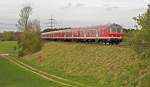 Klassische Regionalzugganitur mit Karlsruher Steuerwagen, passiert am 30.