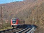 Blick aus dem alten Bahnhof Wernfeld nach Norden auf einen RE nach Würzburg. Am 21.11.11 setzte die DB dafür noch  Puma -Wagen ein.