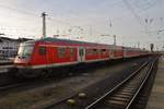 RE6 (RE11027) von Westerland(Sylt) macht sich am 25.3.2017 in Hamburg-Altona auf den Weg in die Abstellung. Zuglok war 223 011-8.