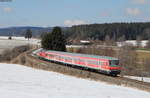 RE 26384 (Neustadt(Schwarzw)-Villingen(Schwarzw)) mit Schublok 218 409-1 bei Löffingen 21.3.18