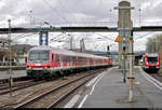 Aufgrund von Lieferverzögerungen der Stadler FLIRT 3 XL für den RE90 Stuttgart–Nürnberg wurden mit dem Fahrplanwechsel am 15.12.2019 verschiedene Unternehmen beauftragt, für die Go-Ahead Baden-Württemberg GmbH (GABW) einen Ersatzverkehr mit n-Wagen anzubieten.
Ursprünglich geplant bis Ende Februar, wurde das Ersatzkonzept (zu meinem Glück) bis zum 17.4.2020 verlängert.
Hier verlässt Bnrbdzf (NVR-Nummer nicht bekannt) der TRI Train Rental GmbH mit Schublok 111 174-9 von DB Regio Baden-Württemberg als RE 81780 (RE90) von Nürnberg Hbf nach Stuttgart Hbf den Bahnhof Backnang auf Gleis 3.
Viele Grüße zurück an den Tf!
[11.3.2020 | 8:39 Uhr]