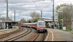 Im Bogen von Gleis 3 des Bahnhofs Waiblingen steht Bnrbdzf 483.0 (50 80 80-35 121-6 D-CBB) der Centralbahn AG (CBB) mit Schublok 111 212-7 von DB Regio Baden-Württemberg als RE 81783 (RE90) von Stuttgart Hbf nach Nürnberg Hbf, ersatzweise für die noch nicht einsatzbereiten Stadler FLIRT 3 XL der Go-Ahead Baden-Württemberg GmbH (GABW).
[11.3.2020 | 13:13 Uhr]