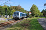 Der SVG S8-Ersatzzug rollt hier gerade von Dornstetten nach Dornstetten-Aach auf seinem Weg nach Freudenstadt.