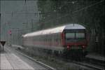 Joa es regnet;-) RE 30105 verlsst Kiefersfelden Richtung Kufstein. (03.07.2008)