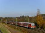 Eine Regionalbahn von Kronach nach Lichtenfels ist am 31. Oktober 2010 auf der Frankenwaldbahn zwischen Kronach und Neuses unterwegs.