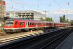 Die 111 068-3 zieht den langen RE von Mnchen nach Freilassing durch Mnchen Heimeranplatz am 07.07.2012