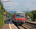 Am 08.07.2013 stand Prototyp der Bauart Bnrdzf 483.1 mit Nummer D-DB 50 80 80-35 100-2 und der Schublok 111 060-0  1000 Jahre Gundelfingen  im Haltepunkt Kollamrsreute als RB 26568 und wartet auf die Weiterfahrt nach Emmendingen.