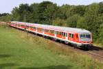Die 111 035-2 schiebt ihren Wittenberger auf der RB von Landshut nach Mnchen in Feldmoching am 12.08.2013