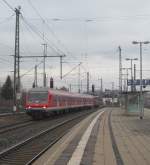 Mit 80-35 139 (Bnrdzf 483.0) an der Spitze erreicht am 02. Januar 2014 ein Regionalexpress aus Sonneberg den Endbahnhof Lichtenfels.