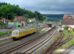 Ein Messzug, geschoben von 218 392-9 durchfährt am 27. Mai 2014 den Kronacher Bahnhof in Richtung Hochstadt-Marktzeuln.