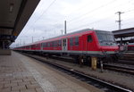 Eine n-Wagen Garnitur mit 80-34 152 Bnrbdzf 480.2 am Schluss steht am 10. Februar 2016 im Nürnberger Hbf.