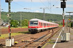 Umleiter RB aus Stuttgart fährt in Neckarelz ein. Hier Steuerwagen voraus kommt sie in Gleis 2 eingefahren um dann über Dallau nach Osterburken und weiter nach Würzburg zu fahren.
Freitag den 27.5.2016