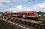 RE83 (RE21627) von Kiel Hauptbahnhof nach Lübeck Hauptbahnhof macht sich am 26.6.2016 in Kiel auf den Weg. Schublok für diese Leistung war die Kieler 218 333-3.