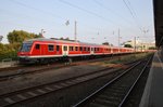 Am Abend des 27.8.2016 verlässt der Kreuzfahrer-Sonderzug aus Berlin Ostbahnhof den Bahnhof von Warnemünde in Richtung Rostock. Geführt wurde er von 112 185.