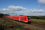 Der Franken-Sachsen-Express IRE 3085 befindet sich an einem wunderschnen Herbsttag kurz vor dem Haltepunkt in Kleinschirma, wo er durchfahren und im nahegelegenen Freiberg den nchsten Halt einlegen