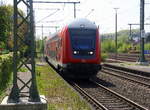 Der RE4 von Aachen-Hbf nach Dortmund-Hbf und fährt in Herzogenrath ein.